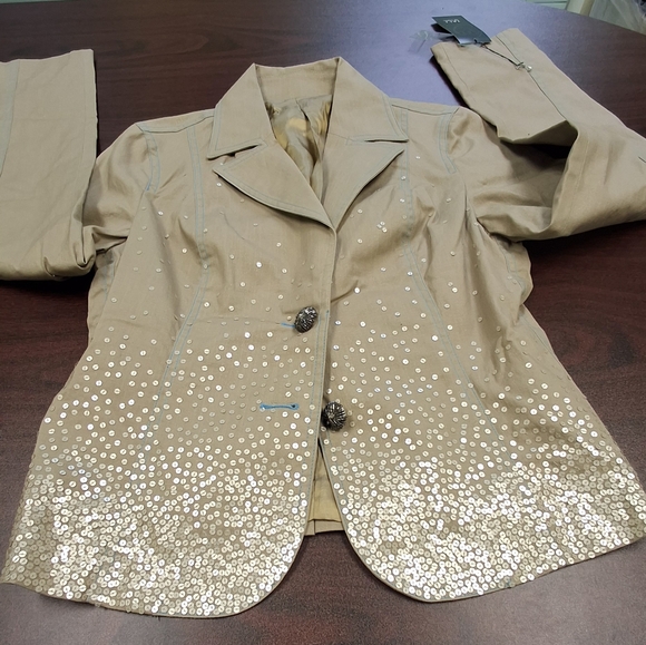 Blazer - Picture 5 of 10